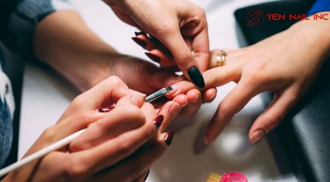 Nail Bar or Traditional Nail Salon — Which One Should You Visit?